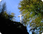 Kreuz im Venn - Das Kreuz im Venn ist 6 m hoch, 1338 kg schwer und fest im Fels verankert